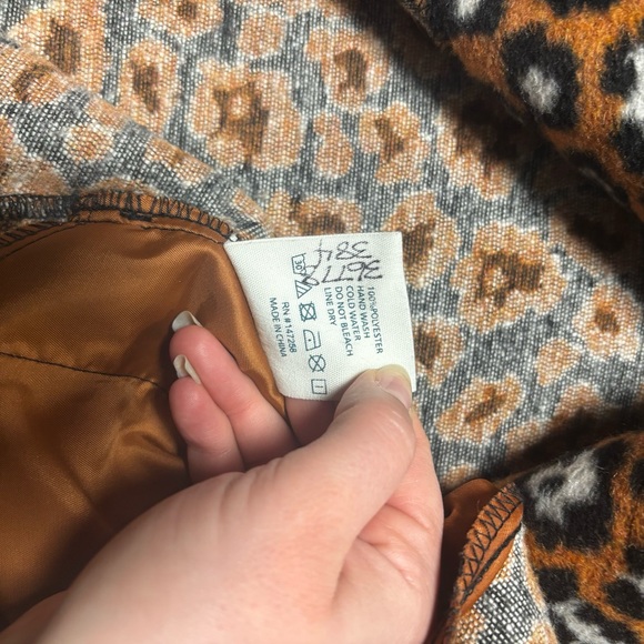 Simply Southern Leopard Printed Button Up Shacket size Small - Picture 8 of 9